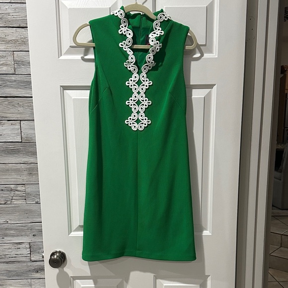 Vince Camuto Dresses & Skirts - Vince Camuto Emerald Green Sleeveless Mini Dress with White Trim